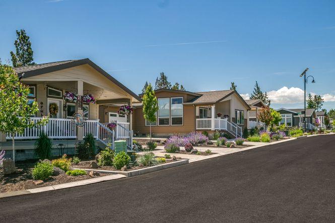 Landscaped manufactured housing community